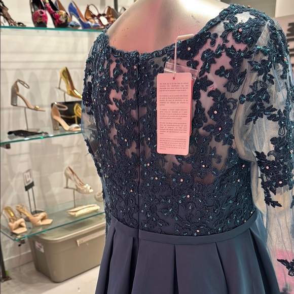 Elegant Teal High-Low Dress with Lace Sleeves - Picture 8 of 11